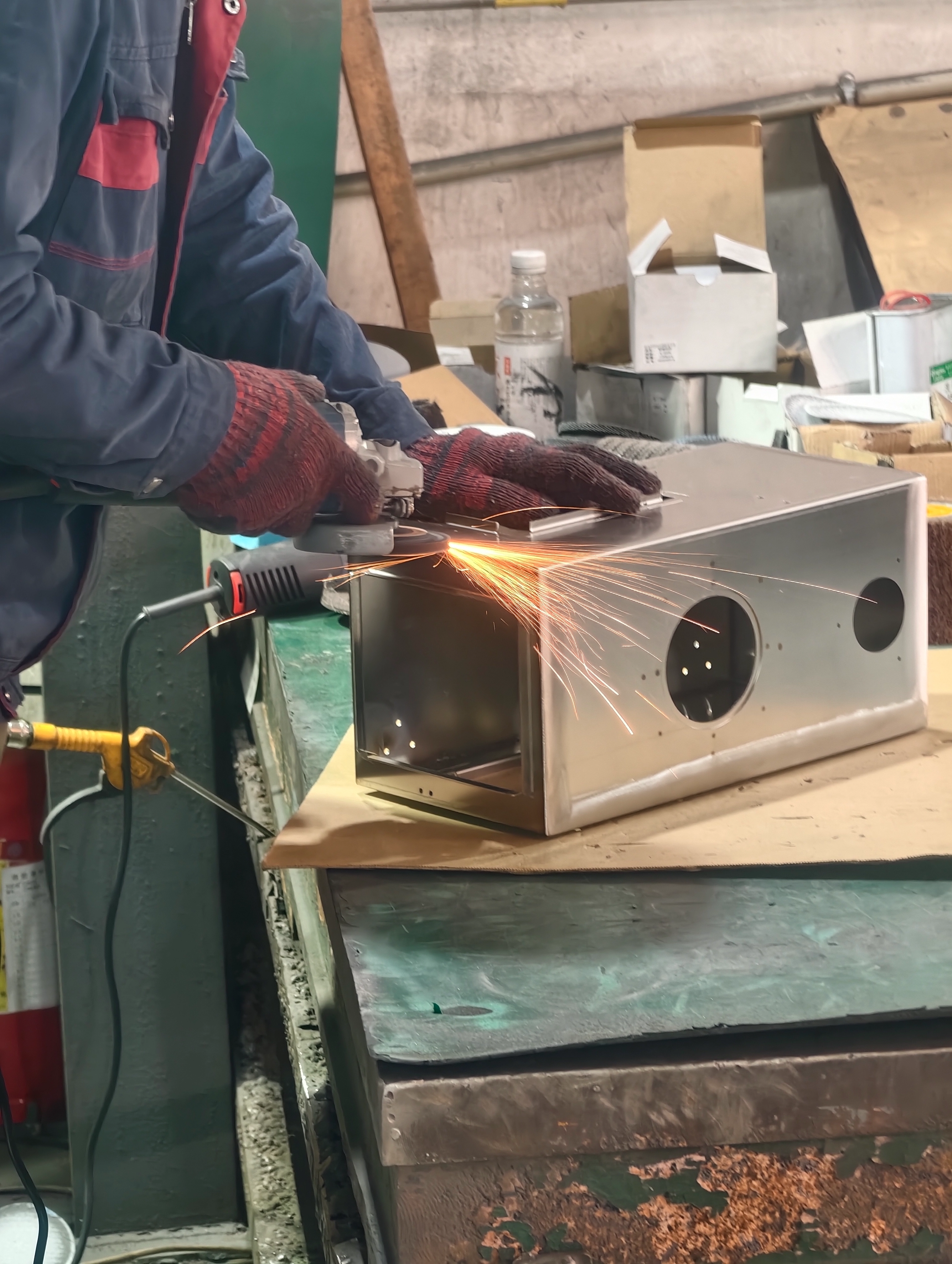 INBESTCAMP為伊拉克客戶訂製了一批304不銹鋼帳篷爐。 INBESTCAMP為伊拉克客戶訂製了一批304不銹鋼帳篷爐。